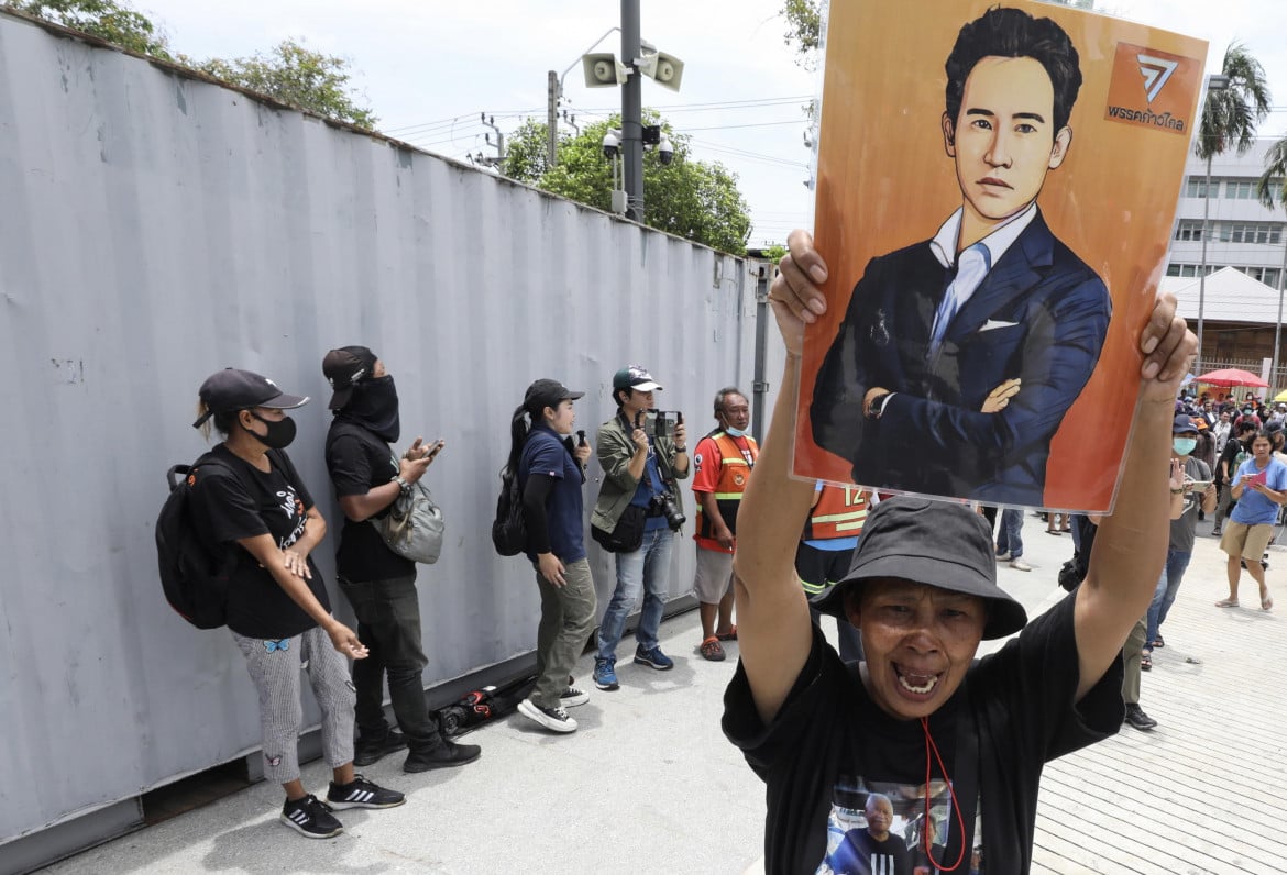 Thailandia, il progressista Pita tagliato fuori dal Parlamento