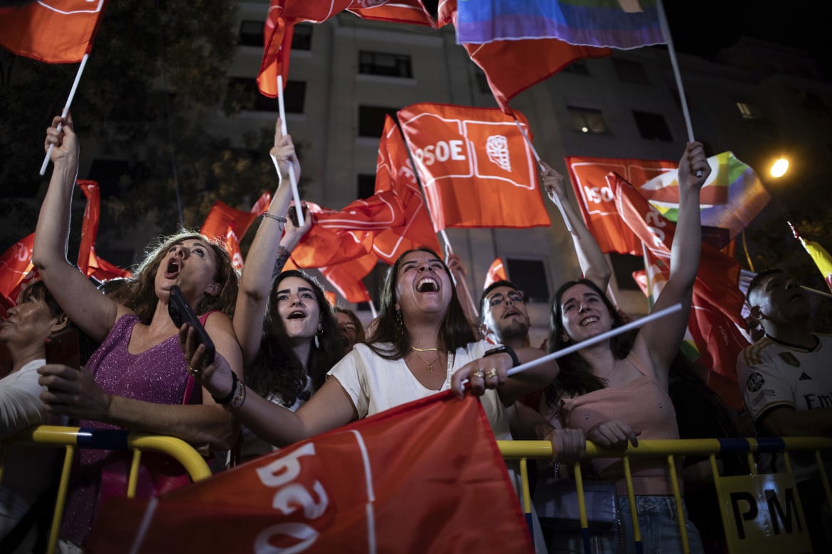 Spagna, la remontada ferma la destra