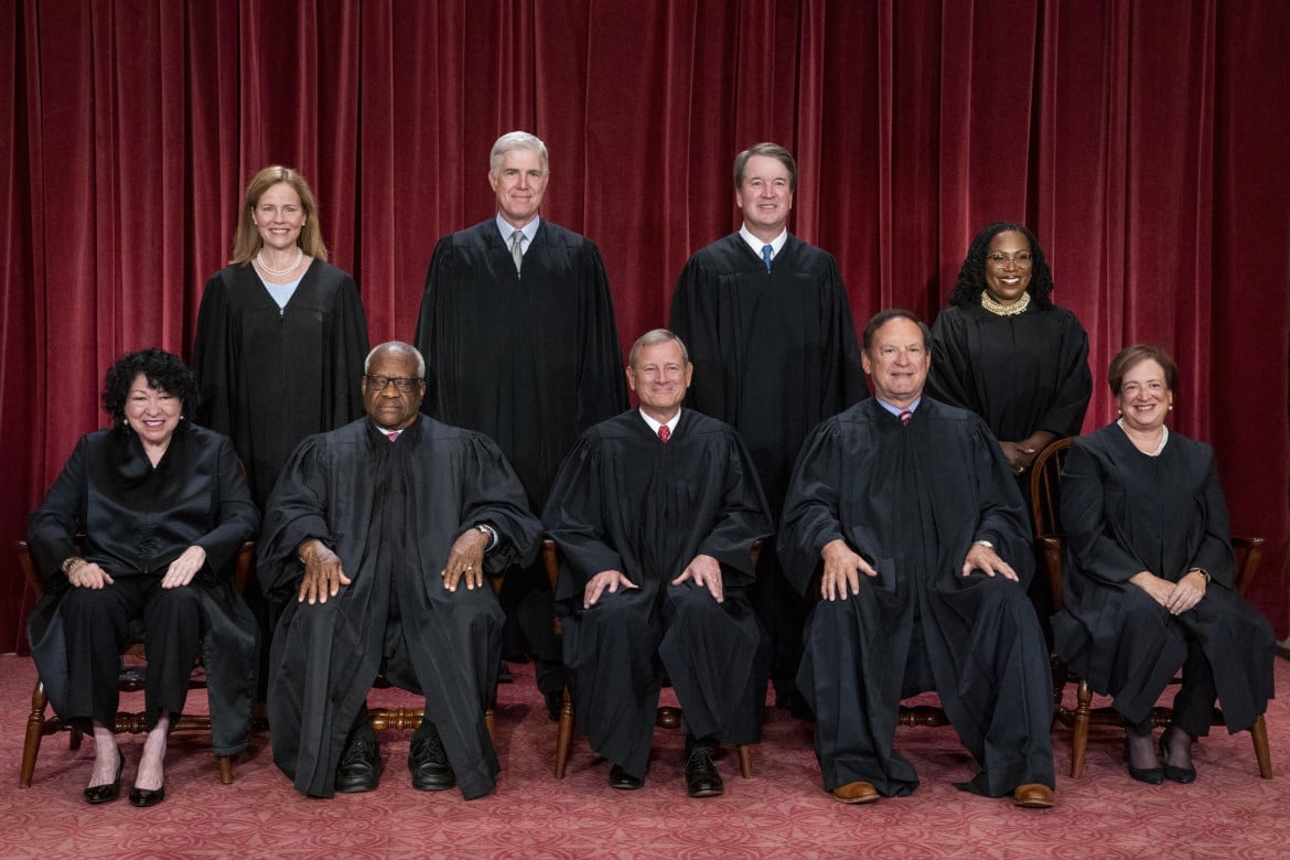 I nove giudici della Corte suprema statunitense foto Ansa