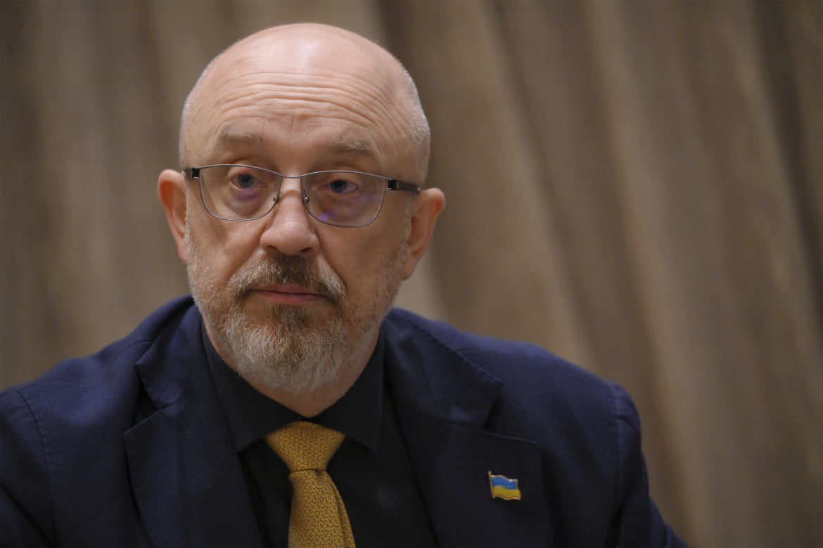 Il ministro della Difesa di Kiev verso le dimissioni: gonfiati i prezzi delle divise