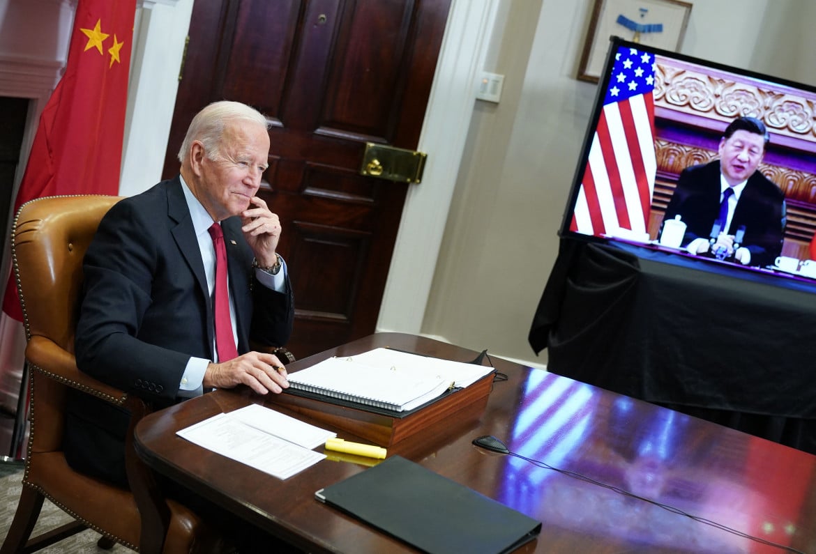 È guerra tech Usa-Cina, Biden firma il decreto contro Pechino
