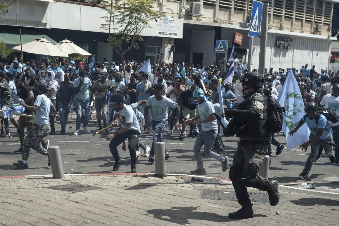 Scontri a Tel Aviv, Netanyahu minaccia espulsioni. Gli eritrei si nascondono