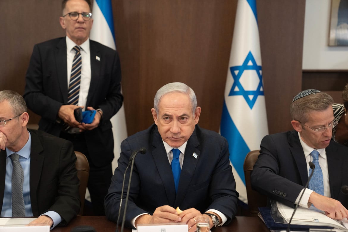 Netanyahu, armi all’Anp. Insorge l’estrema destra