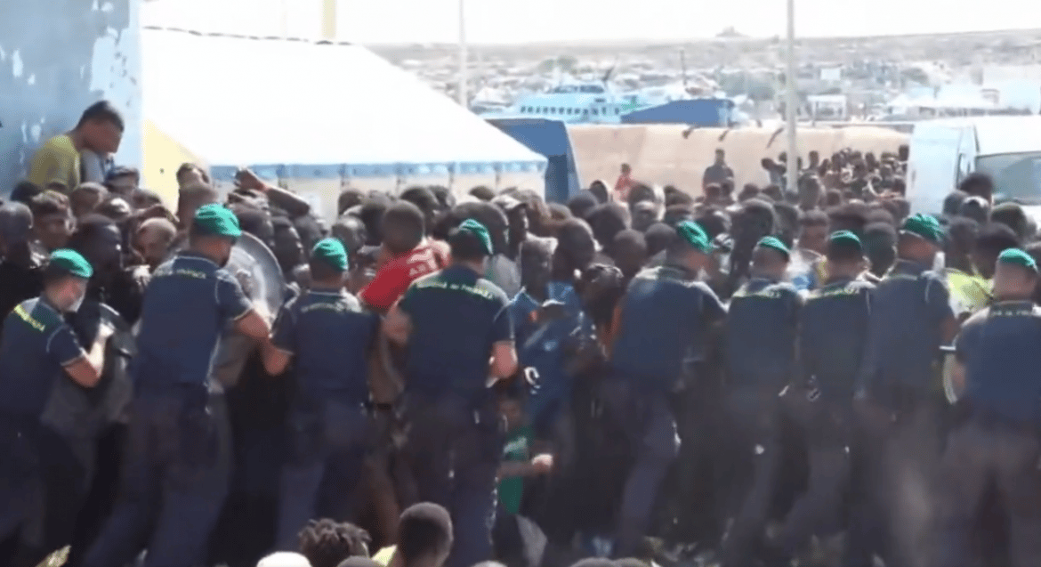 Lampedusa, record di arrivi. Tensioni al molo e nell’hotspot