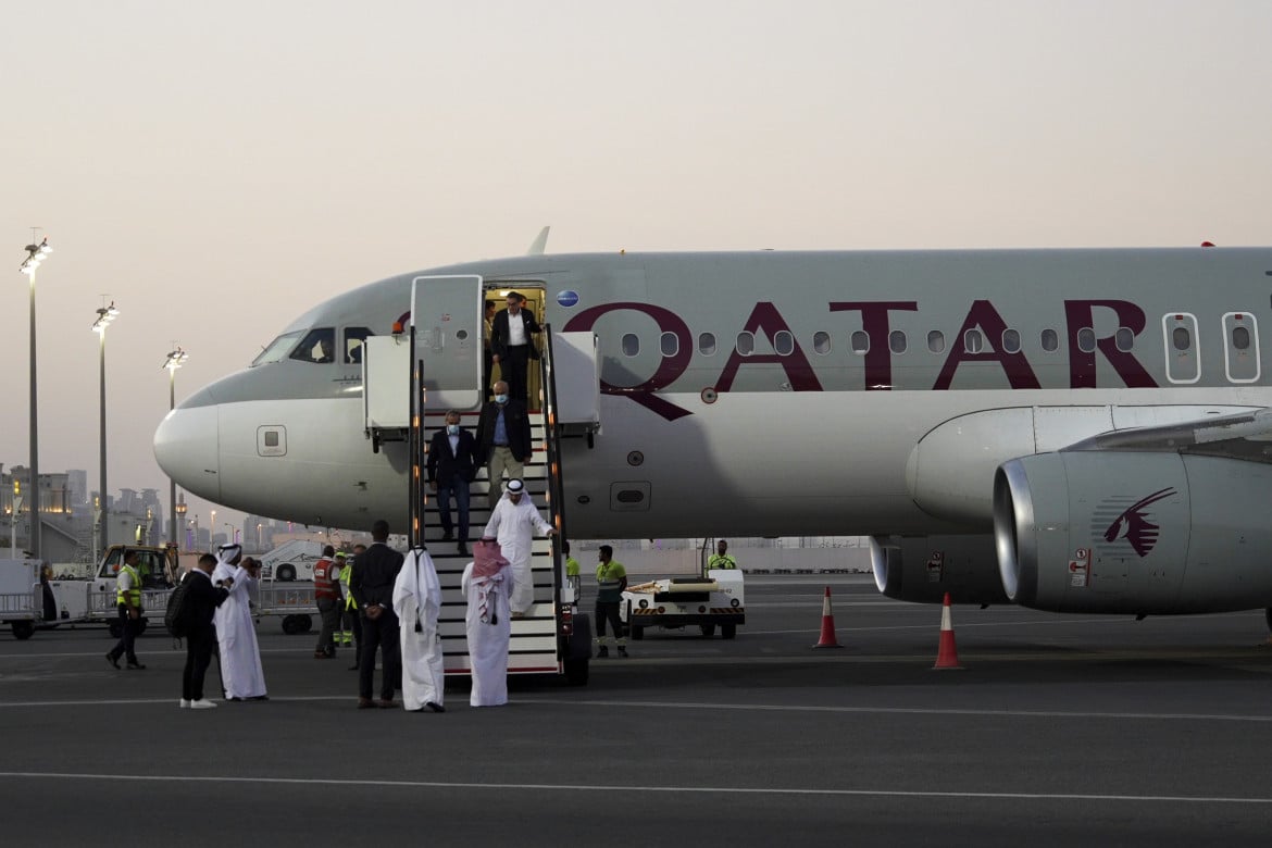 L’arrivo dei prigionieri statunitensi liberati a Doha, in Qatar foto Ap