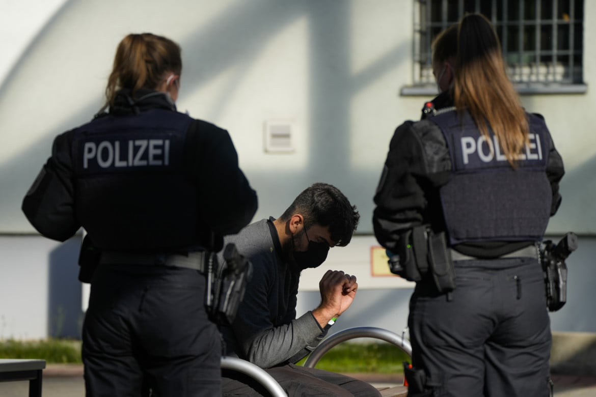 Germania, Scholz minaccia di rafforzare i controlli alle frontiere