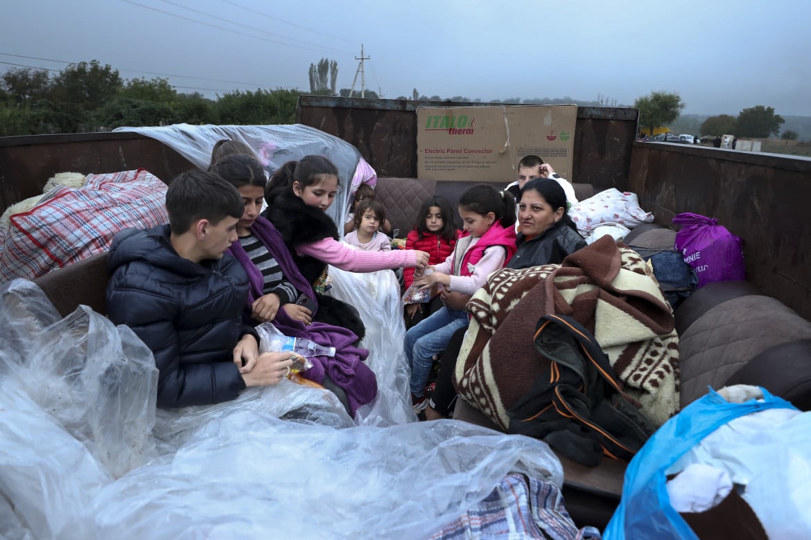 Nagorno-Karabakh, i profughi di una tregua fragile e violenta