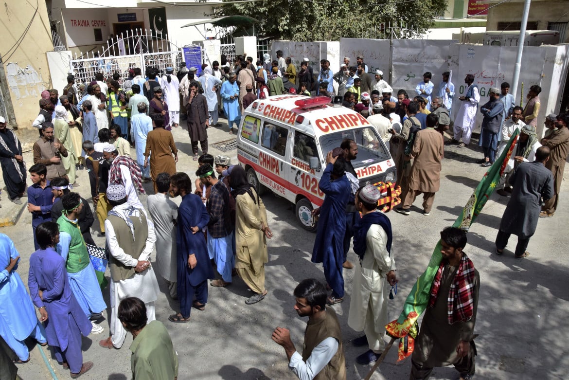 Pakistan, due attentati nel giorno del Profeta: oltre 50 morti