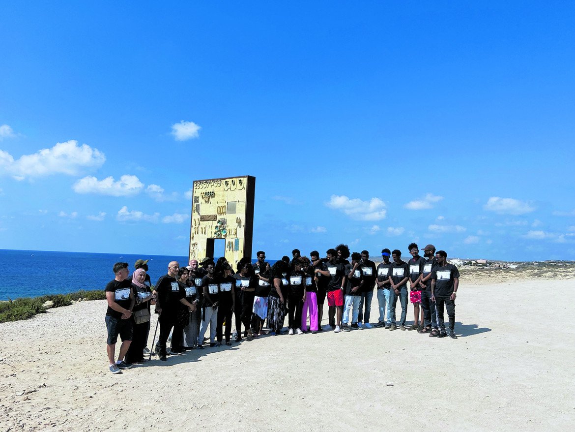 «Lo sogno ogni notte». A Lampedusa 10 anni dopo i grandi naufragi