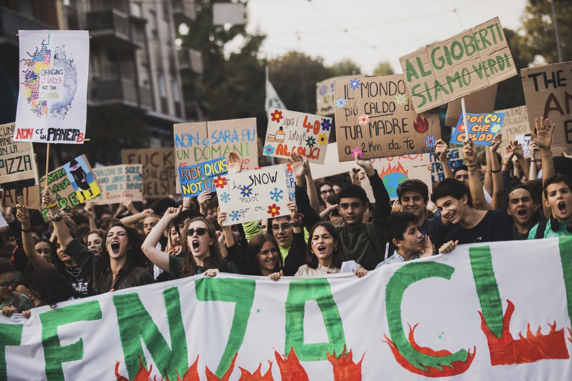 La manifestazione organizzata da Friday for Future a Torino foto LaPresse