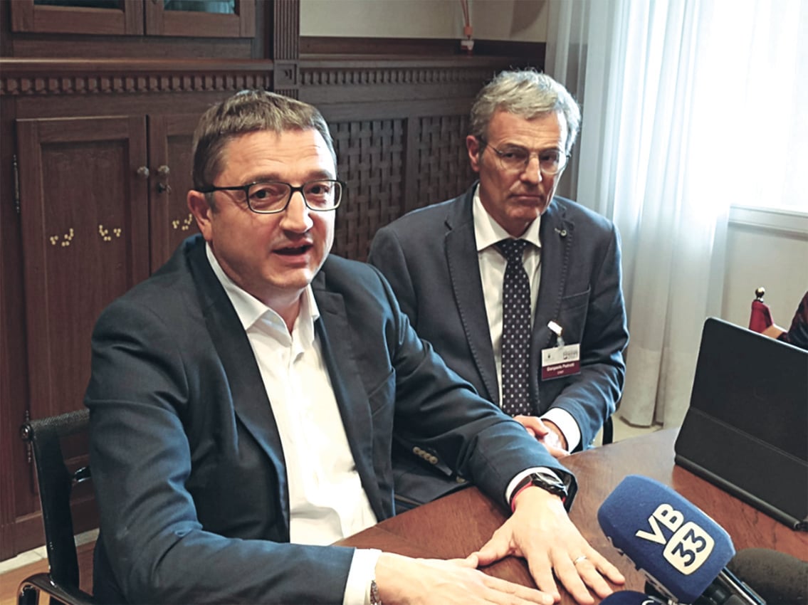Il presidente della Provincia autonoma di Trento, il leghista Maurizio Fugatti (a sinistra), dopo la riconferma, 23 ottobre 2023. ANSA