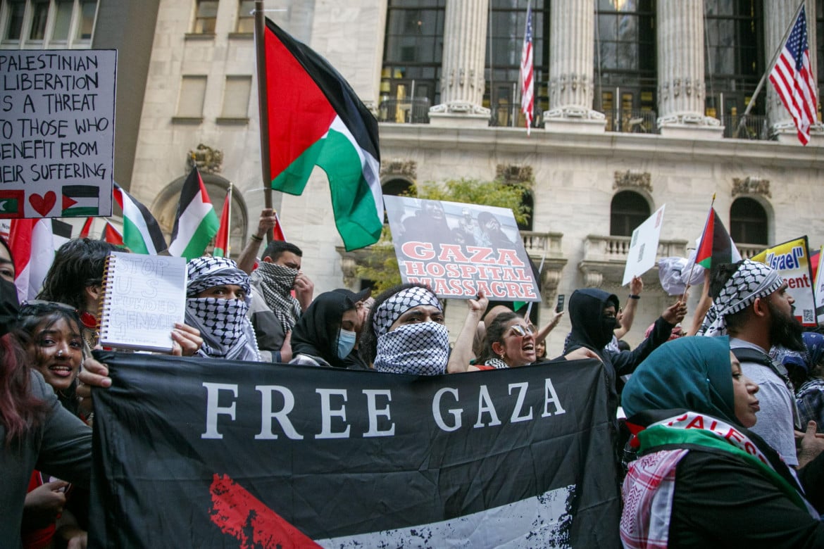 Pro-palestinesi e pro-Israele nelle strade. Lo scontro esce dalle università Usa