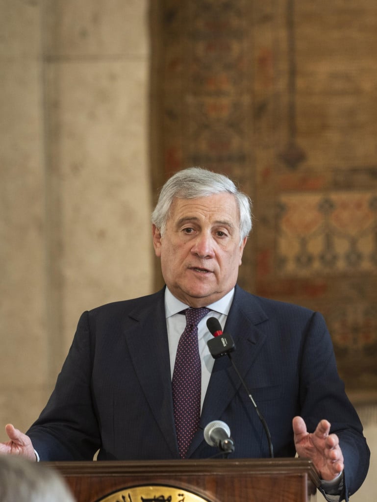 Tajani si fa bello: «Già l’8 marzo avevamo avvertito i connazionali»