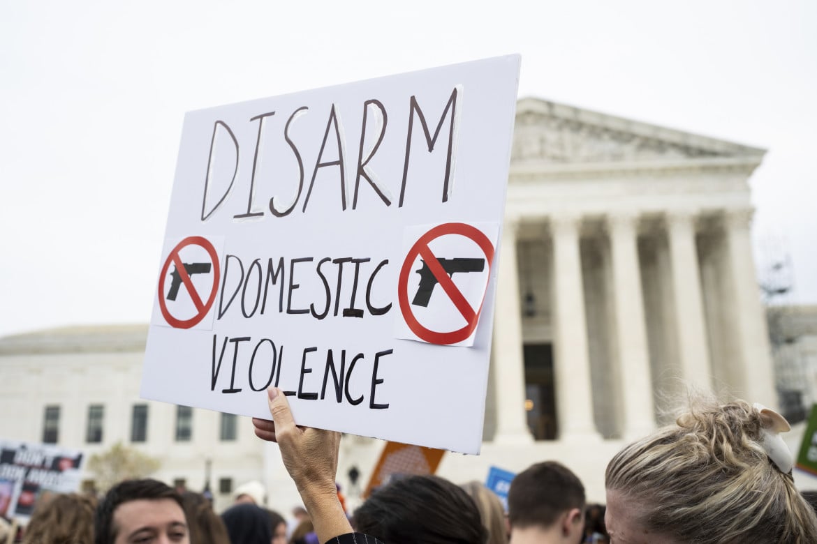 La Corte suprema Usa decide sul diritto alle armi per gli uomini violenti