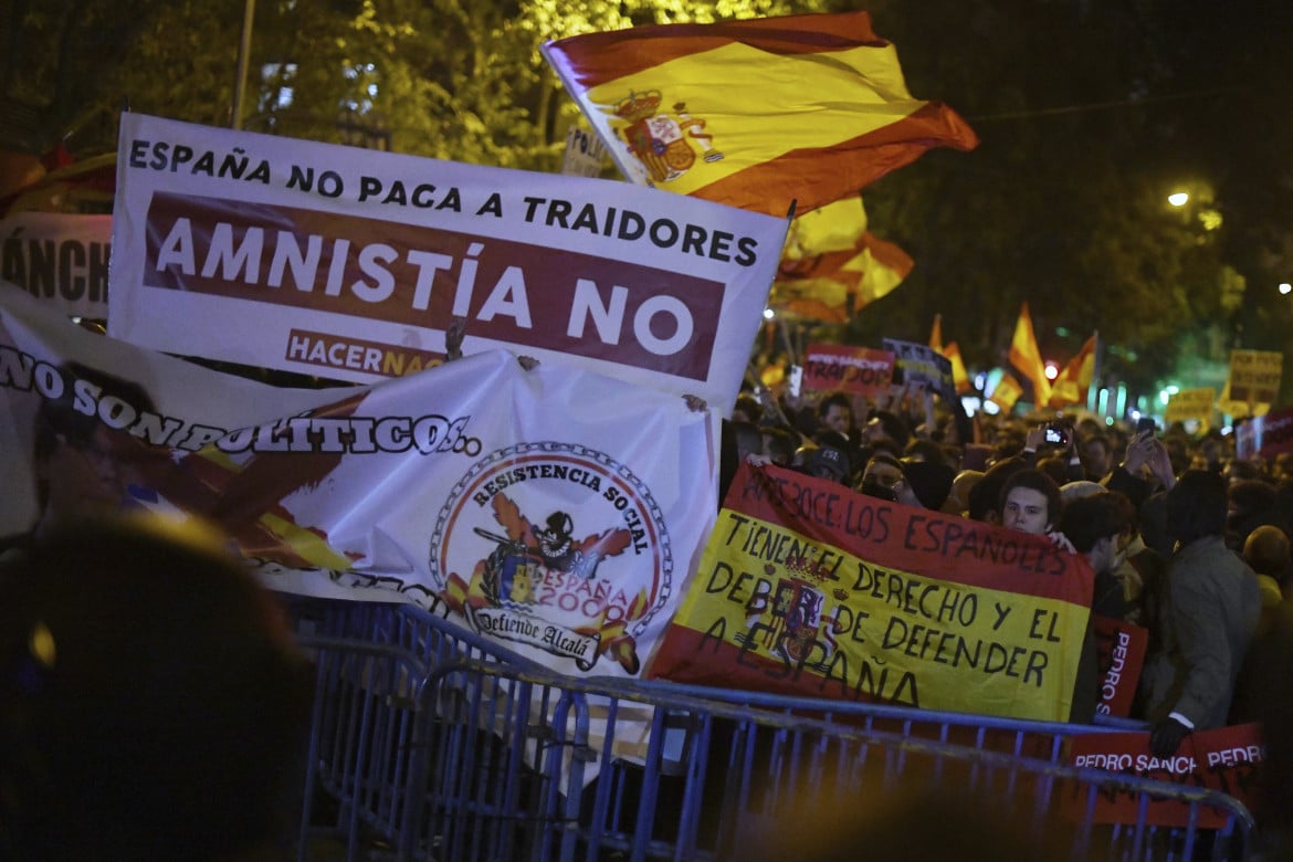 Contro l’amnistia, a Madrid l’ultra destra all’assalto del Psoe
