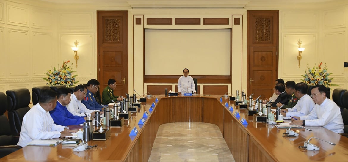 Un incontro dei membri del Consiglio nazionale di difesa e sicurezza del Myanmar