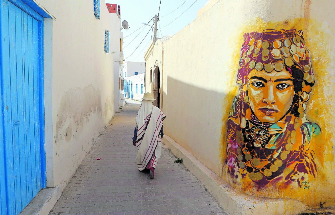 Yamen Manai racconta un’infanzia tunisina tra sogno e disincanto