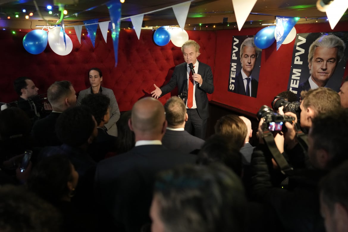 Geert Wilders festeggia a L’Aia la vittoria del Pvv foto Ap