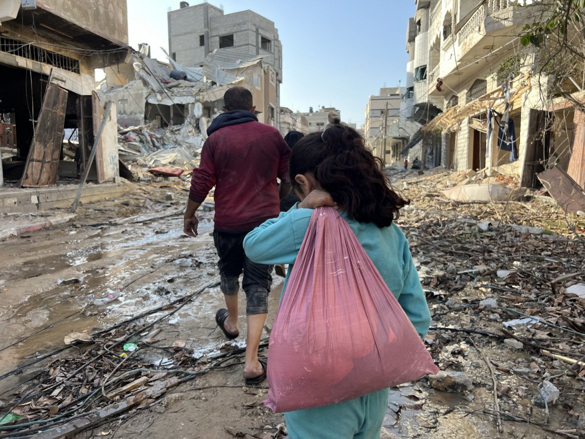 «Distruzione totale». Il risveglio di Gaza dopo 50 giorni di bombe