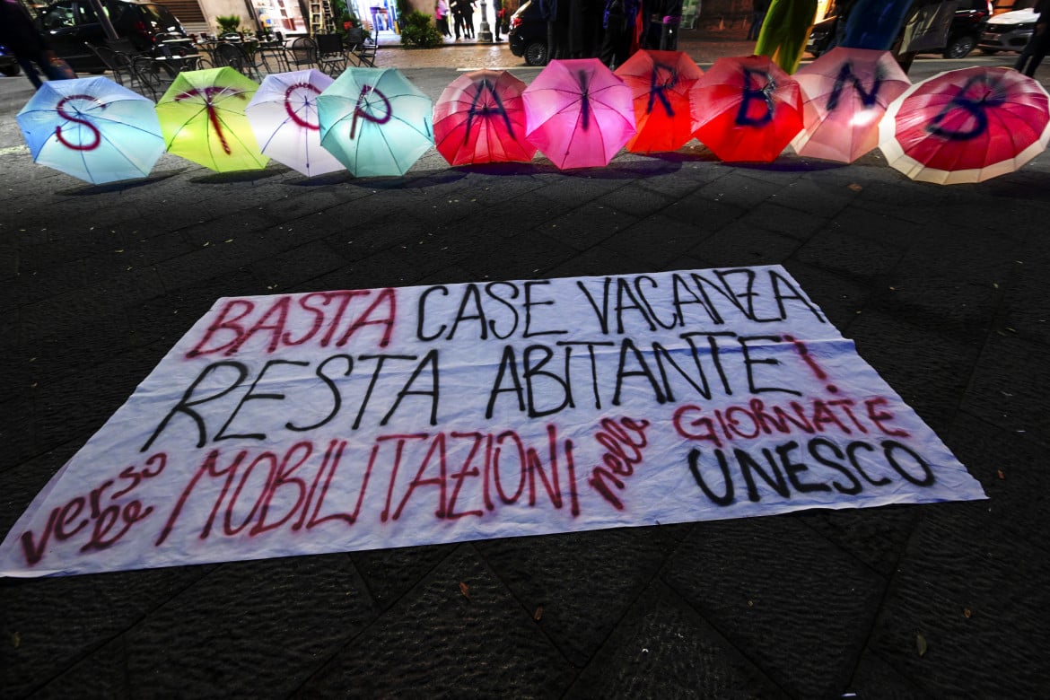 Protesta a Napoli (Ansa)