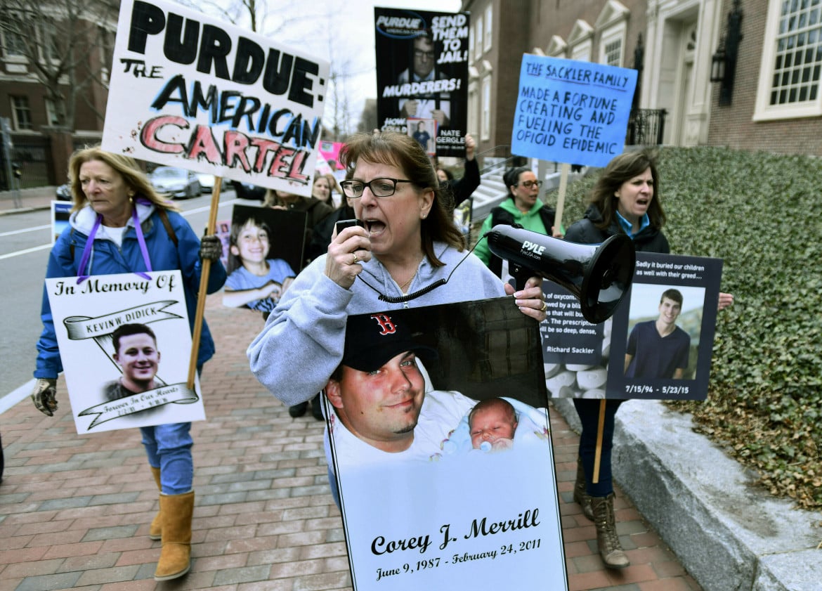 Protesta contro l'abuso di oppioidi e Purdue Pharma, foto Ap