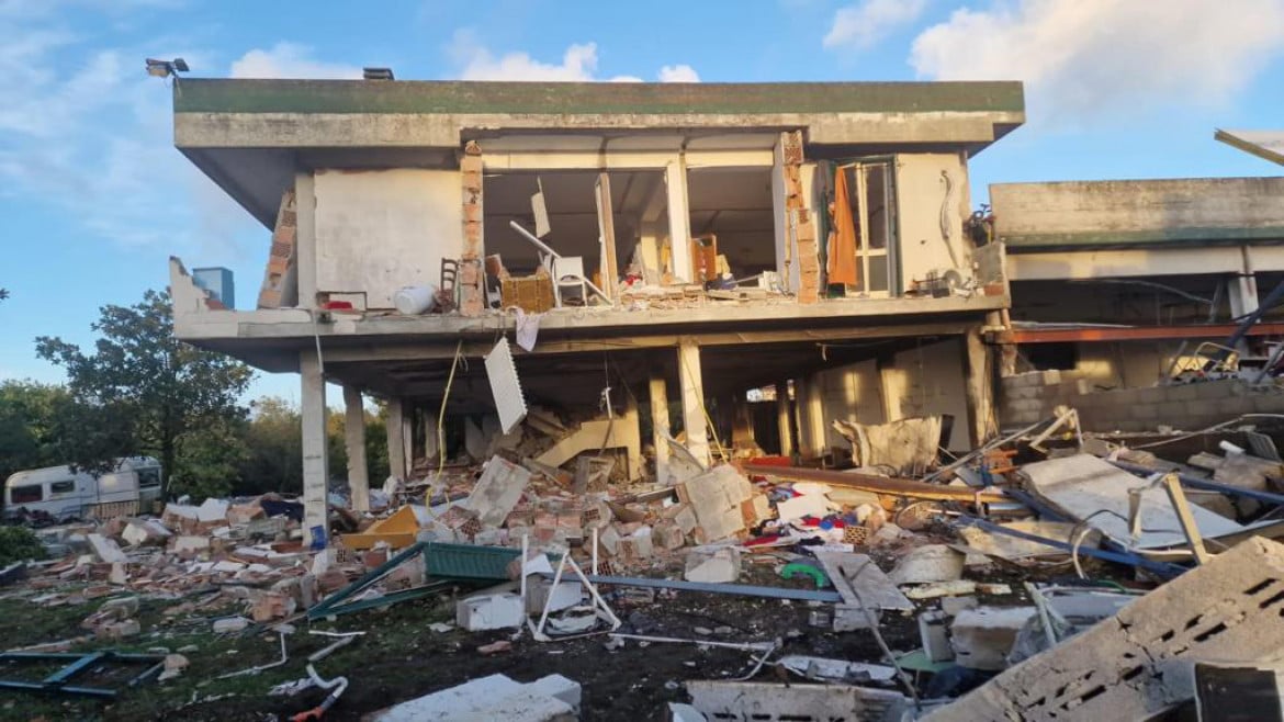 Viterbo, esplosione distrugge centro d’accoglienza per migranti