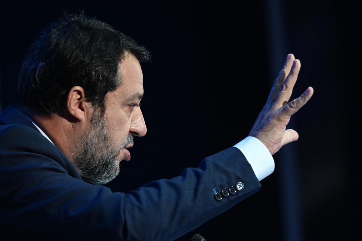 Salvini quasi da solo a Firenze, pensa all’Europa e al rimpasto