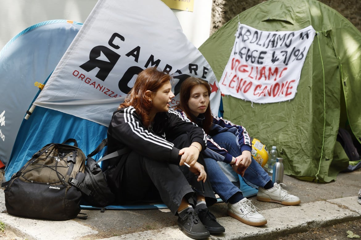 04-studenti-universitari-in-protesta-in-tenda-contro-il-caro-affitti-a-roma-davanti-al-miur-cecilia-fabiano-lapresse