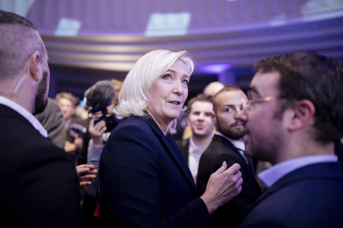 Ministro si dimette contro la legge voluta da Macron