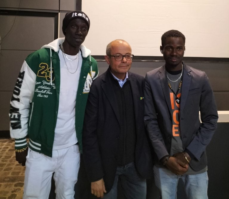 Alaji Diouf con il suo avvocato e l’amico Bakari foto Federica Rossi