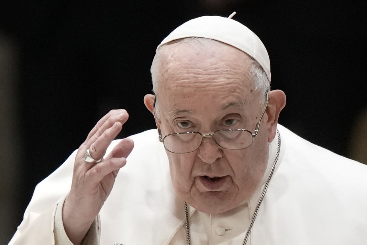 Il papa ringrazia Mediterranea: «Fanno un bel lavoro questi»