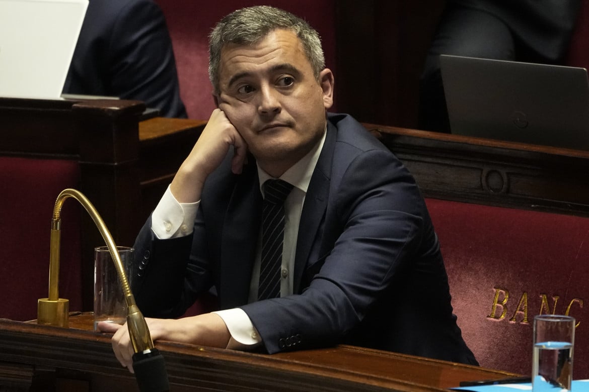 Respinta la legge sull’immigrazione, scacco a Darmanin