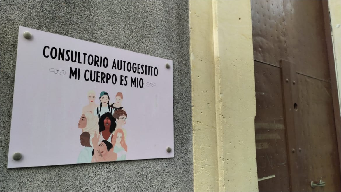 foto dell'ingresso del consultorio di Catania mi cuerpos es mio