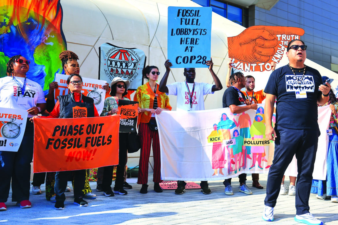 Attivisti per il clima durante una manifestazione alla COP28 foto Getty Images