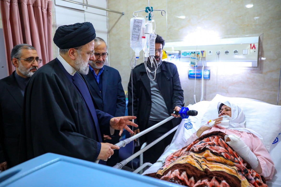 Il presidente iraniano Raisi: «Decideranno le forze armate quando e dove reagire»