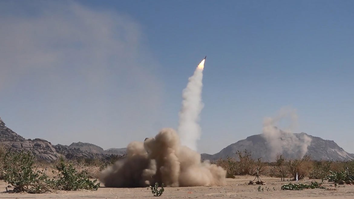Un missile Houthi foto Ansa