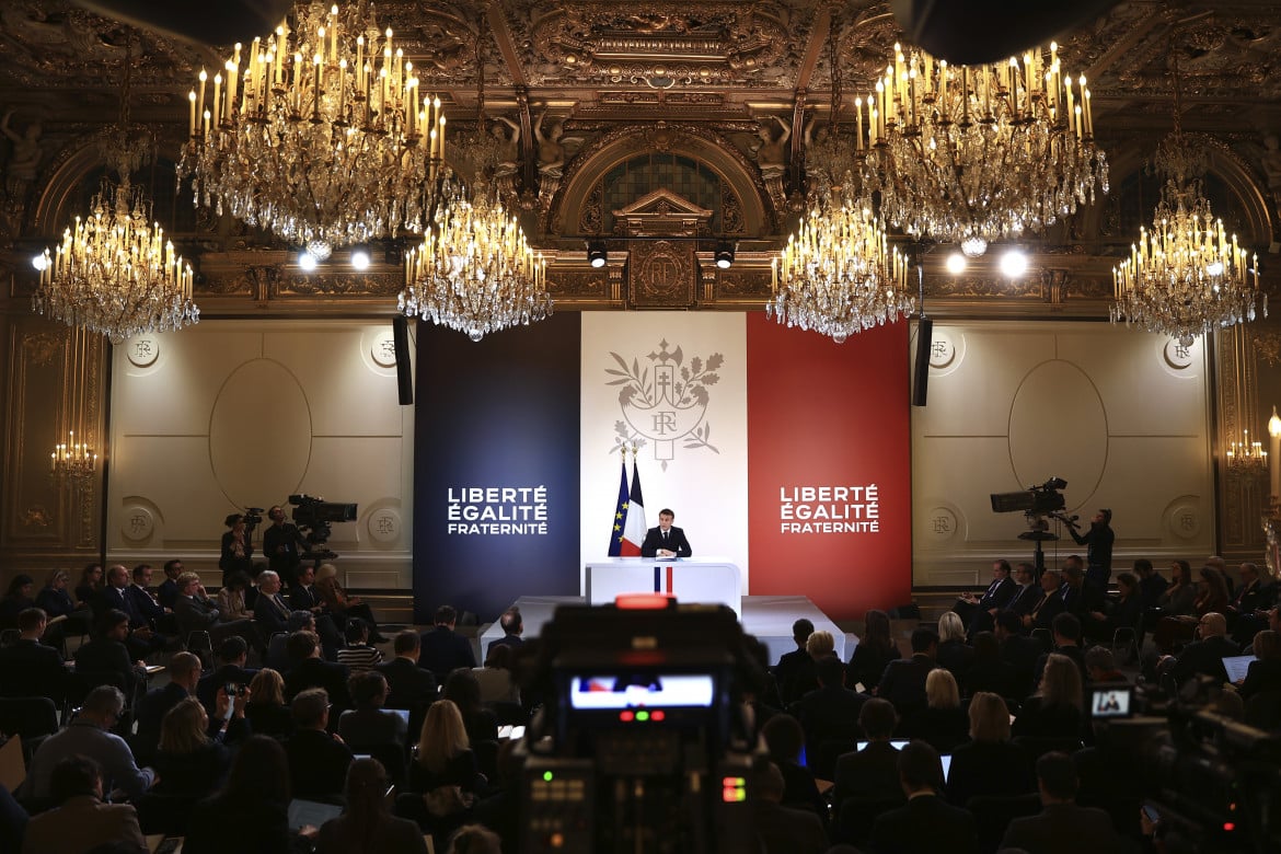 La conferenza stampa di Emmanuel Macron foto Ap