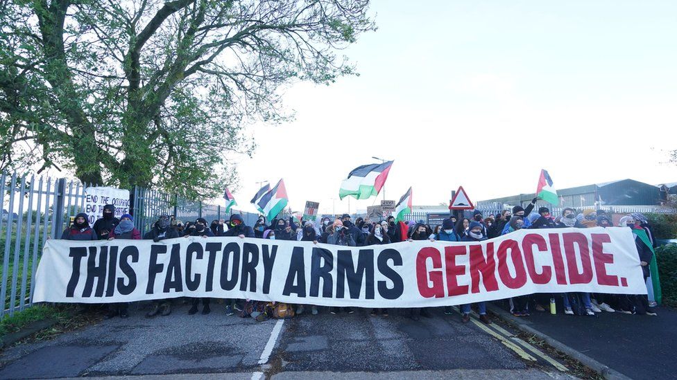 Blocchi di porti e aziende militari, la solidarietà alla Palestina passa per la «logistica»