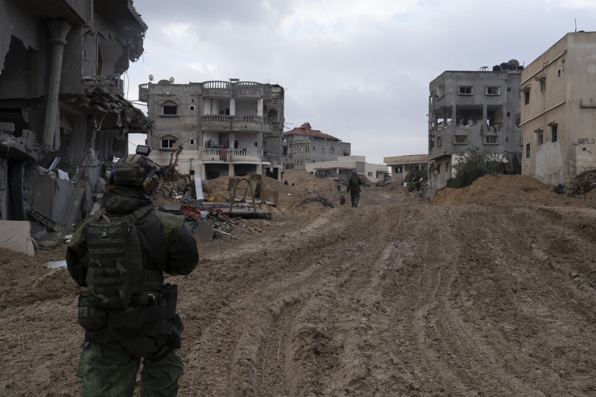 Gaza, Khan Younis, l’avanzata dei soldati israeliani foto Ap