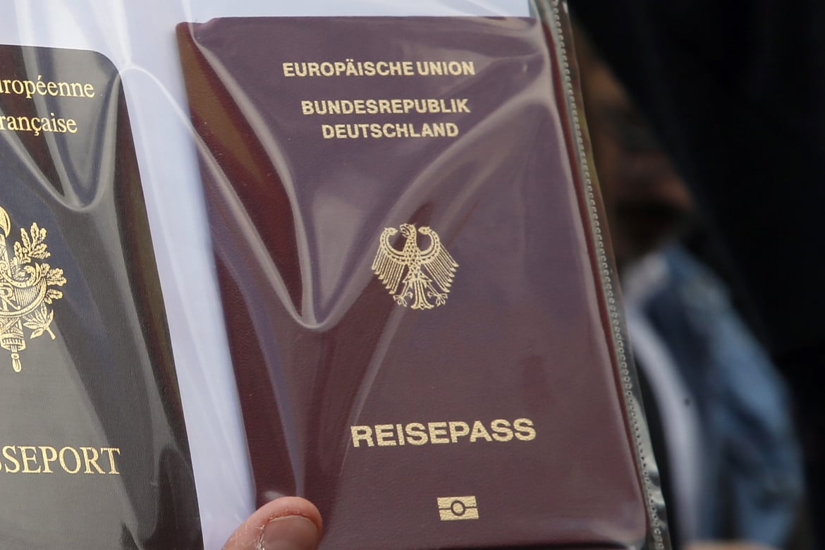 foto di un passaporto tedesco