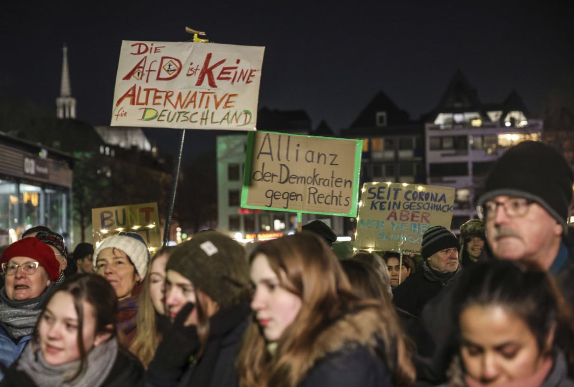Manifestazione a Colonia contro l’AfD foto Ap