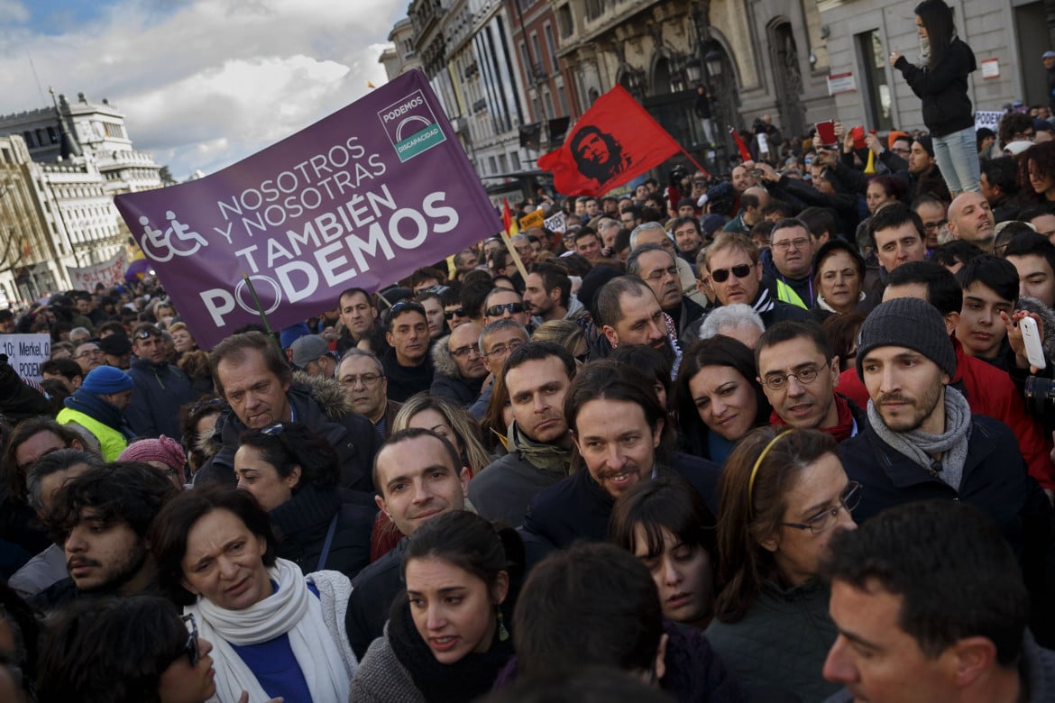 Pablo Iglesias, allora leader di Podemos, a una manifestazione del gennaio 2015 a Madrid, foto Ap