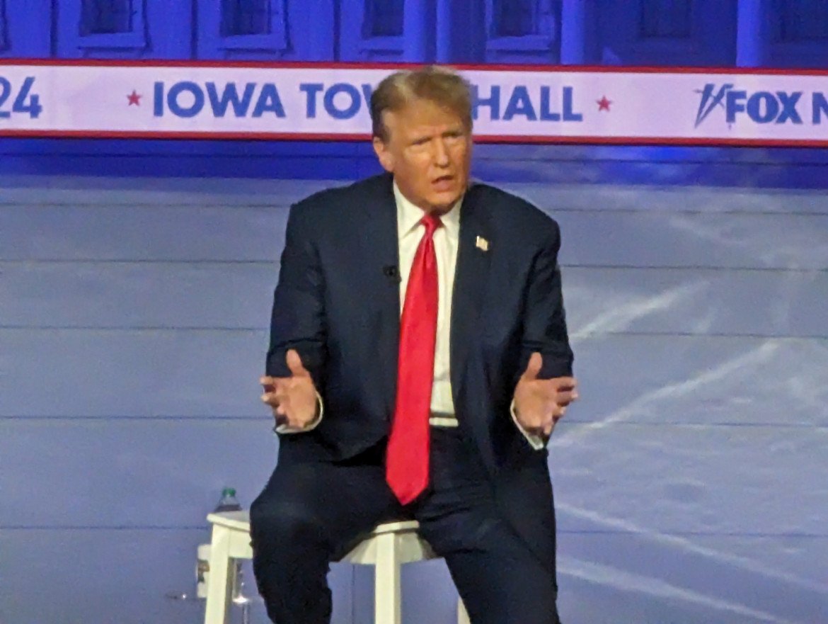 Trump al Town Hall moderato da Fox News in Iowa, foto Marina Catucci /il manifesto