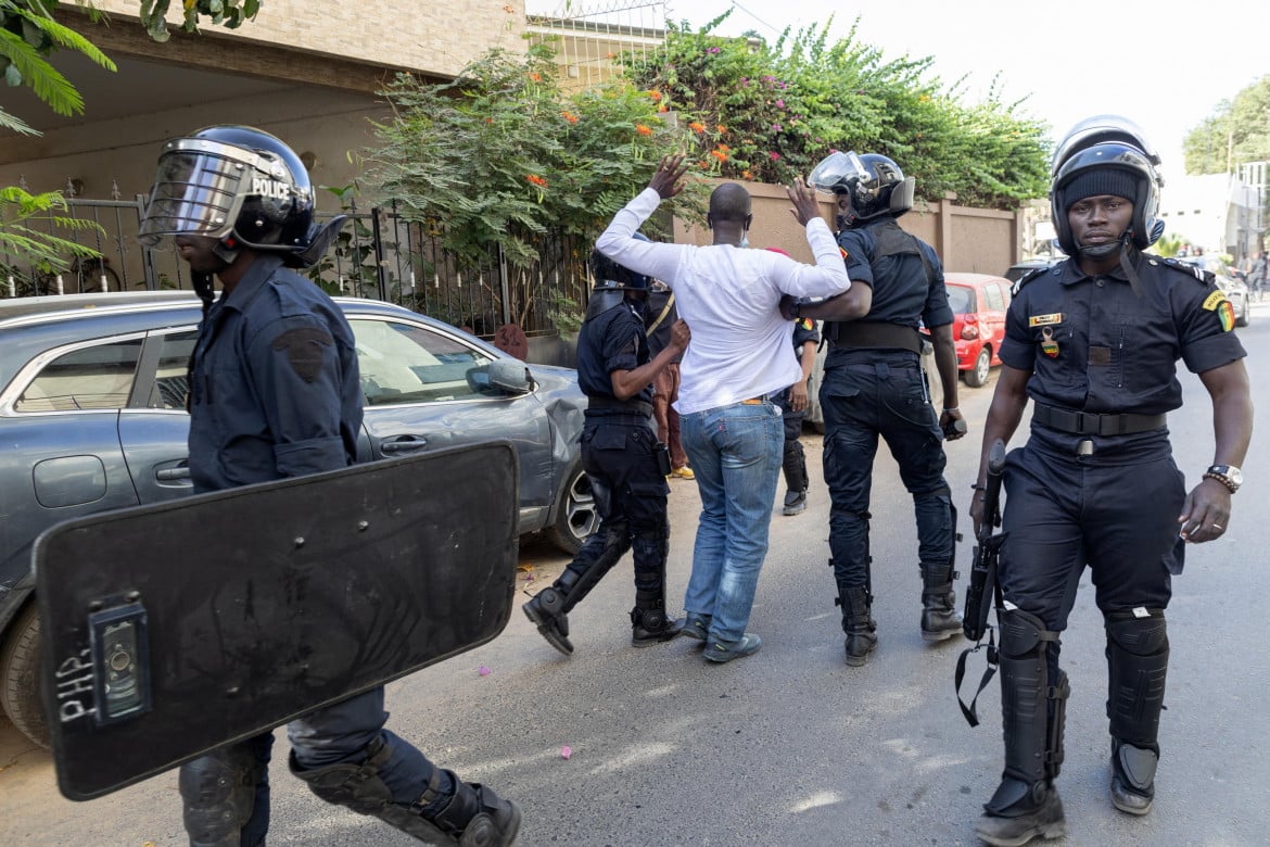 In Senegal piazze e opposizioni gridano al «golpe istituzionale»
