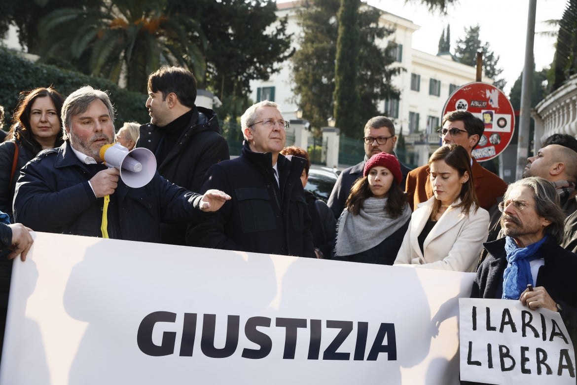 A Budapest attesi i neonazisti, in Italia si manifesta per Ilaria Salis