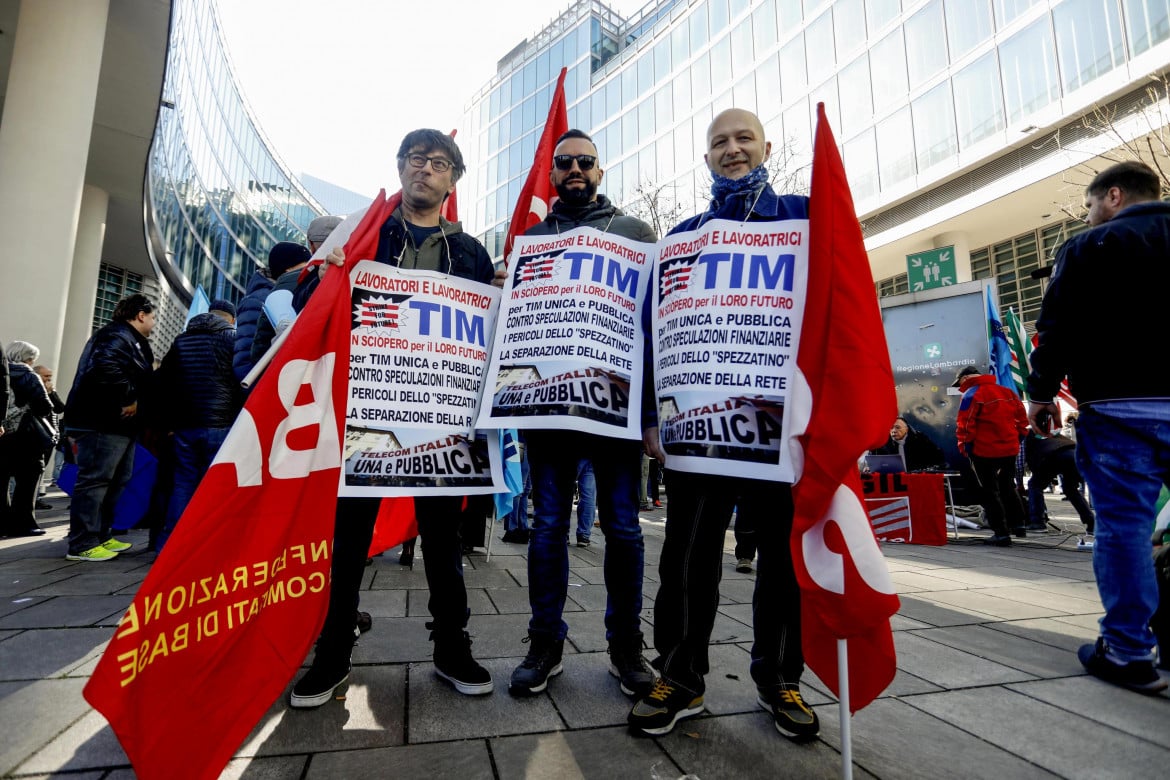 Milano, 23/2/2022, sciopero contro il nuovo piano industriale, foto Ansa