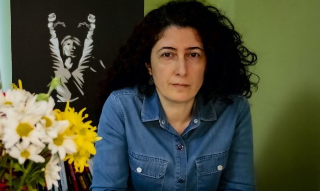 L'attivista alevita Ayten Öztürk foto di Eliana Riva