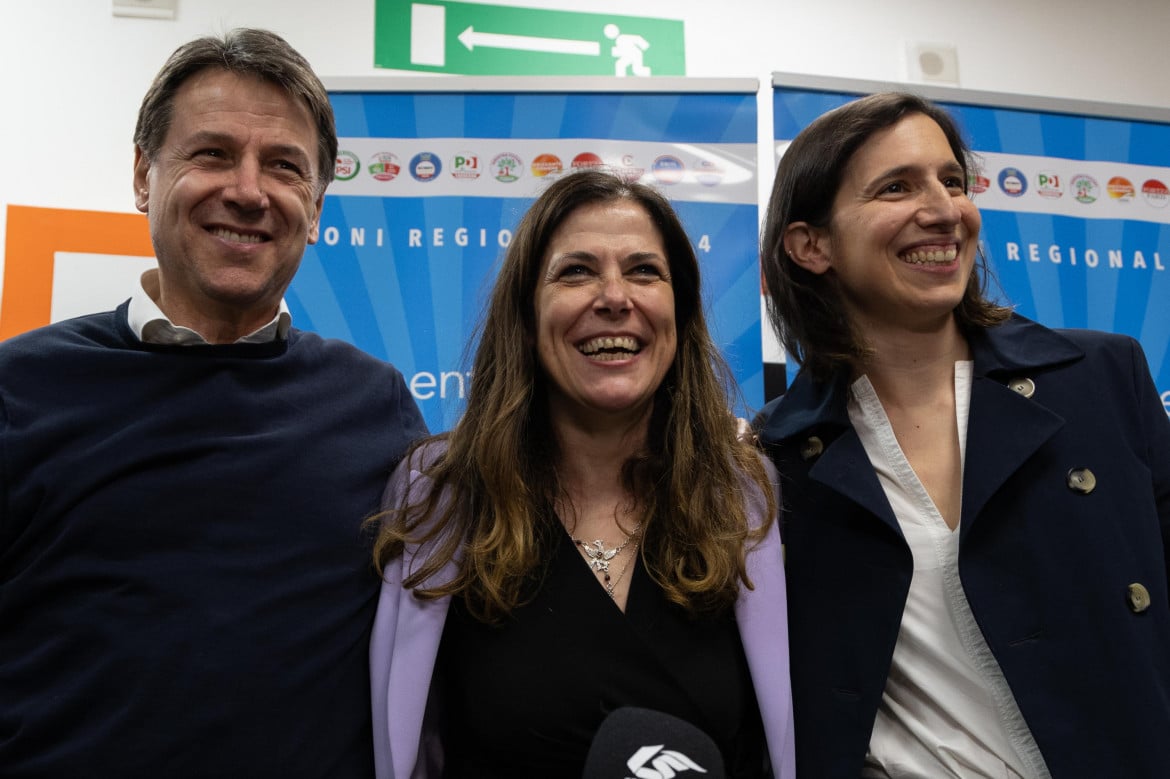 Elezioni regionali in Sardegna, Giuseppe Conte, Alessandra Todde e Elly Schlein festeggiano la vittoria, Cagliari, 27 Febbraio 2024 - ANSA / Fabio Murru