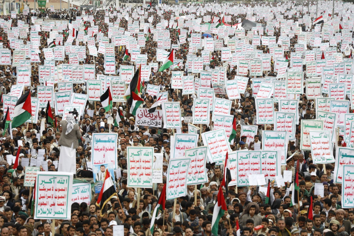 Una manifestazione a Sana'a contro i raid Usa