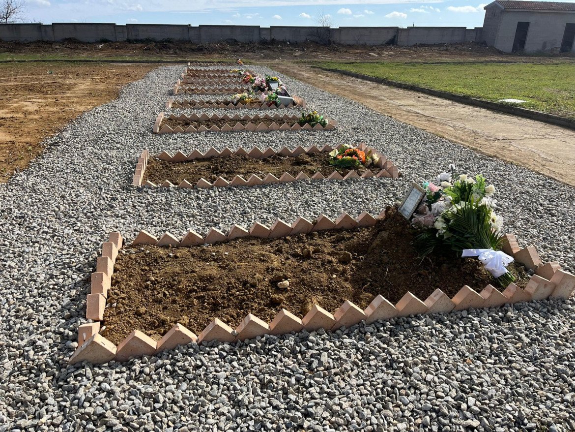 Il cimitero di Cutro dove si trovano sepolte alcune vittime della strage